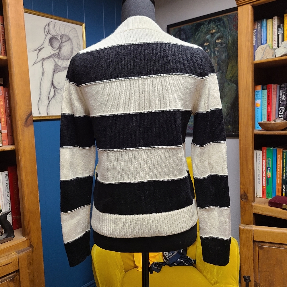 Banana Republic Sweater Size S - Picture 2 of 4